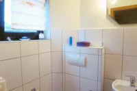 Gäste-WC mit Fenster
