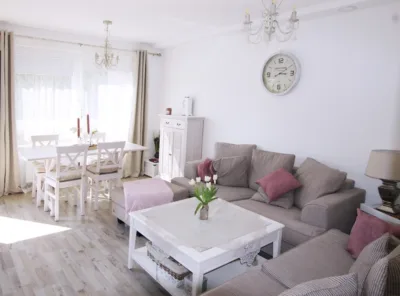 Reserviert !!! Hier wird „Schöner Wohnen“ wahr: Top möblierte, einzugsbereite Wohnung mit Balkon, 47839 Krefeld, Etagenwohnung