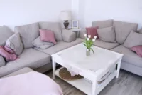 Couch-Ecke mit Couchtisch