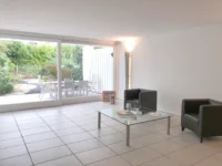 Wohnzimmer mit raumbreiter Schiebeanlage ...
