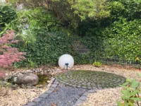 zweite Terrasse im Garten