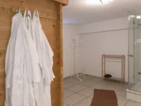 Saunaraum mit Dusche