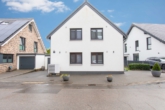 Hausvorderansicht - Freistehendes A+ Raumwunder (Bj. 2019/20): Zukunftssicheres Wohnen mit Premium-Extras!