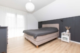 Schlafzimmer - Freistehendes A+ Raumwunder (Bj. 2019/20): Zukunftssicheres Wohnen mit Premium-Extras!