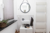 Gäste-WC - Foto 2 - Freistehendes A+ Raumwunder (Bj. 2019/20): Zukunftssicheres Wohnen mit Premium-Extras!