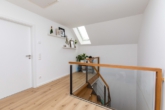 Flurbereich OG - Foto 2 - Freistehendes A+ Raumwunder (Bj. 2019/20): Zukunftssicheres Wohnen mit Premium-Extras!