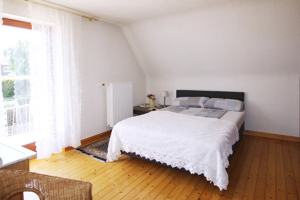 Schlafzimmer 1 mit Balkonzugang