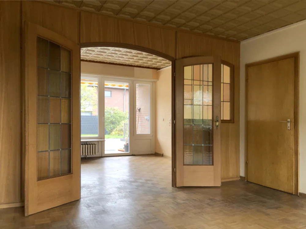 Blick vom Wohn-in den Essbereich