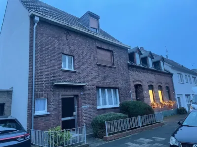 Zweifamilienhaus in Tönisvorst, 47918 Tönisvorst, Zweifamilienhaus