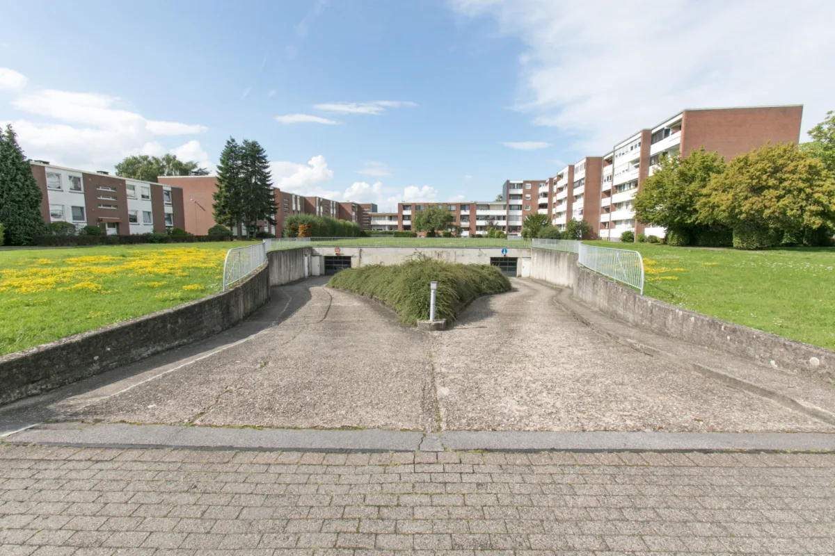 Ein- und Ausfahrt Tiefgarage