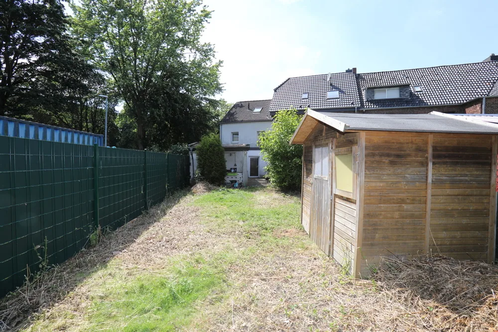 Garten mit Gartenhaus