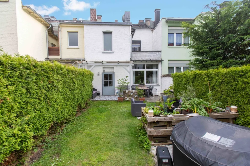 Garten und Hausrückfront