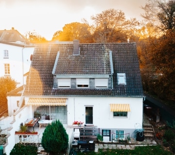 Immobilie_MG - Freistehendes Zweifamilienhaus mit großem Baugrundstück in bester Lage von Mönchengladbach-Windberg