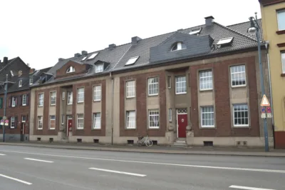 Krefeld-Stadtmitte – Zwei gepflegte Mehrfamilienhäuser mit insgesamt 12 Einheiten, 47798 Krefeld, Mehrfamilienhaus