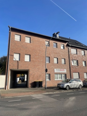 Hausfront - Gewerbehalle mit Büro – ideal für ruhigen Handwerksbetrieb