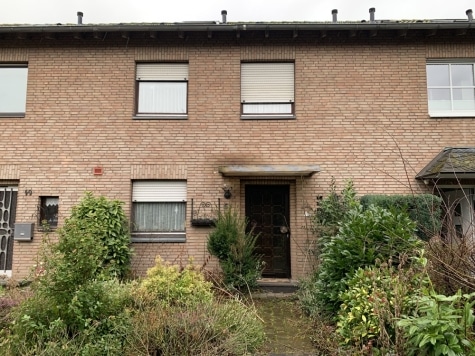 „Für Macher mit Vision … Reihenmittelhaus in Bestlage wartet auf neues Leben“, 47906 Kempen, Reihenhaus