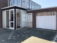 Hauseingang-Garage