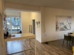 offener Bereich vor der Küche - Einzigartige Büroeinheit: 4 Büros, offene Bereiche, Dachterrasse – Hier macht Arbeiten Spaß!